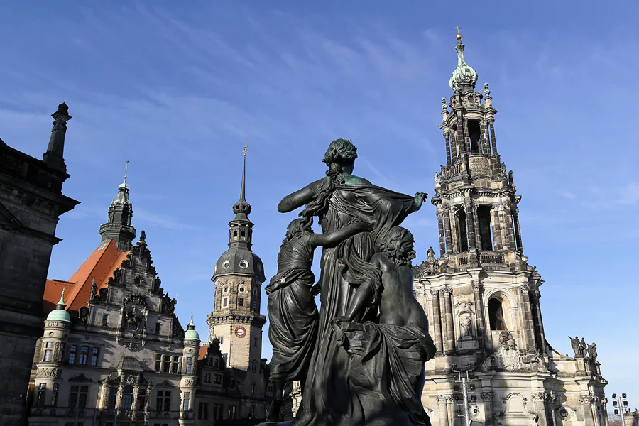 116 | 2016 | Dresden | Katholische Hofkirche + Hausmannsturm | © carsten riede fotografie