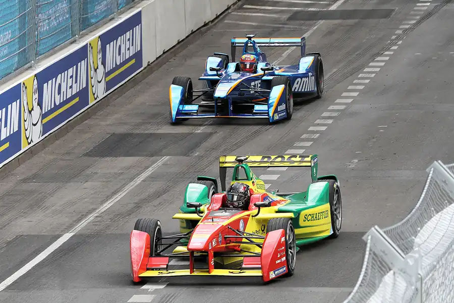 008 | 2016 | Berlin | ABT Schaeffler FE01 | Team ABT Schaeffler Audi Sport | Daniel Abt + Andretti SRT_01E | Team Andretti | Robin Frijns | © carsten riede fotografie