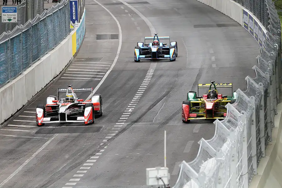 067 | 2016 | Berlin | Mahindra M2ELECTRO | Team Mahindra Racing | Bruno Senna + Andretti SRT_01E | Team Andretti | Robin Frijns + ABT Schaeffler FE01 | Team ABT Schaeffler Audi Sport | Daniel Abt | © carsten riede fotografie