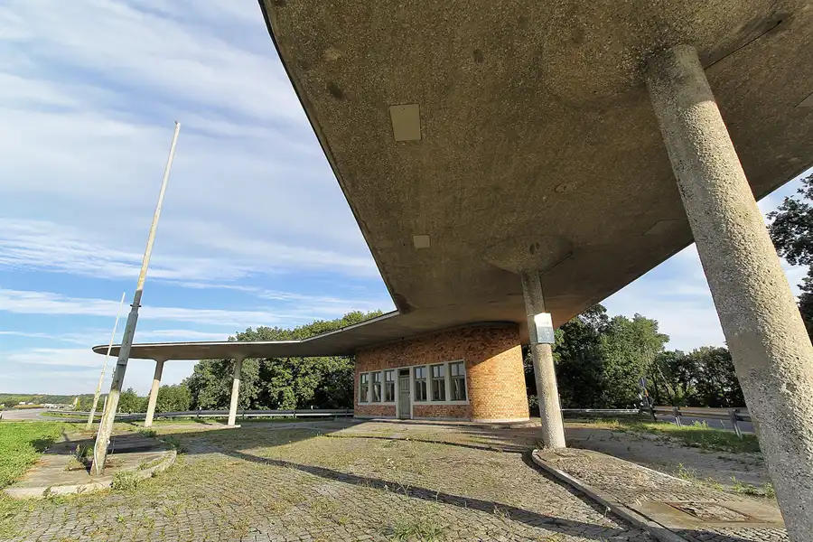 004 | 2016 | Fürstenwalde | Reichsautobahn-Tankstelle Typ Fürstenwalde | © carsten riede fotografie
