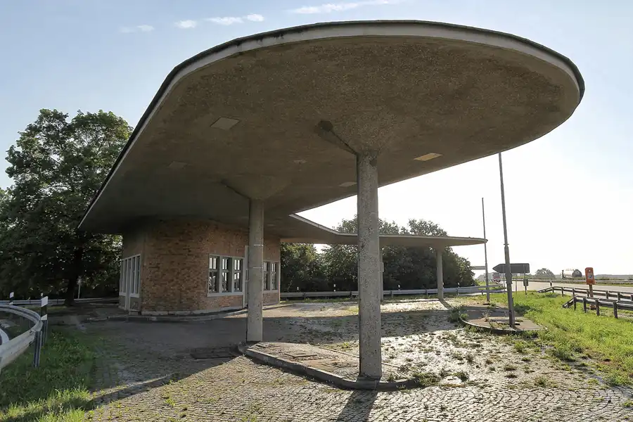 007 | 2016 | Fürstenwalde | Reichsautobahn-Tankstelle Typ Fürstenwalde | © carsten riede fotografie