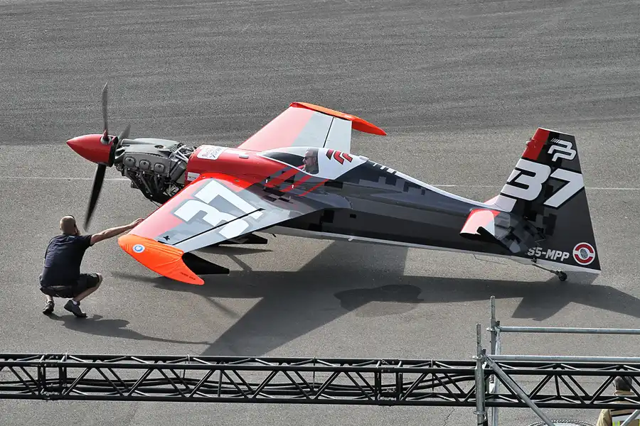 121 | 2016 | Eurospeedway | Red Bull Air Race – Master Class N° 37 – Peter Podlunsek | © carsten riede fotografie