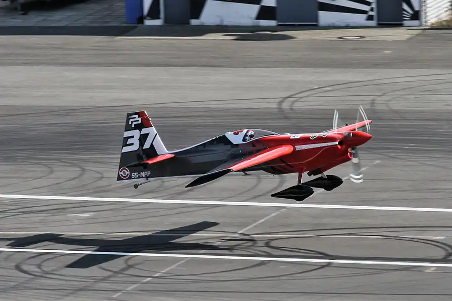 130 | 2016 | Eurospeedway | Red Bull Air Race – Master Class N° 37 – Peter Podlunsek | © carsten riede fotografie