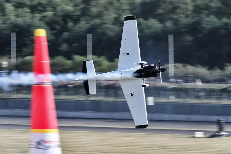 165 | 2016 | Eurospeedway | Red Bull Air Race – Master Class N° 99 – Michael Goulian | © carsten riede fotografie