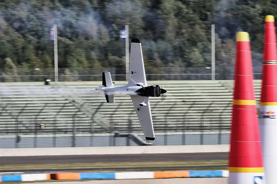 168 | 2016 | Eurospeedway | Red Bull Air Race – Master Class N° 99 – Michael Goulian | © carsten riede fotografie