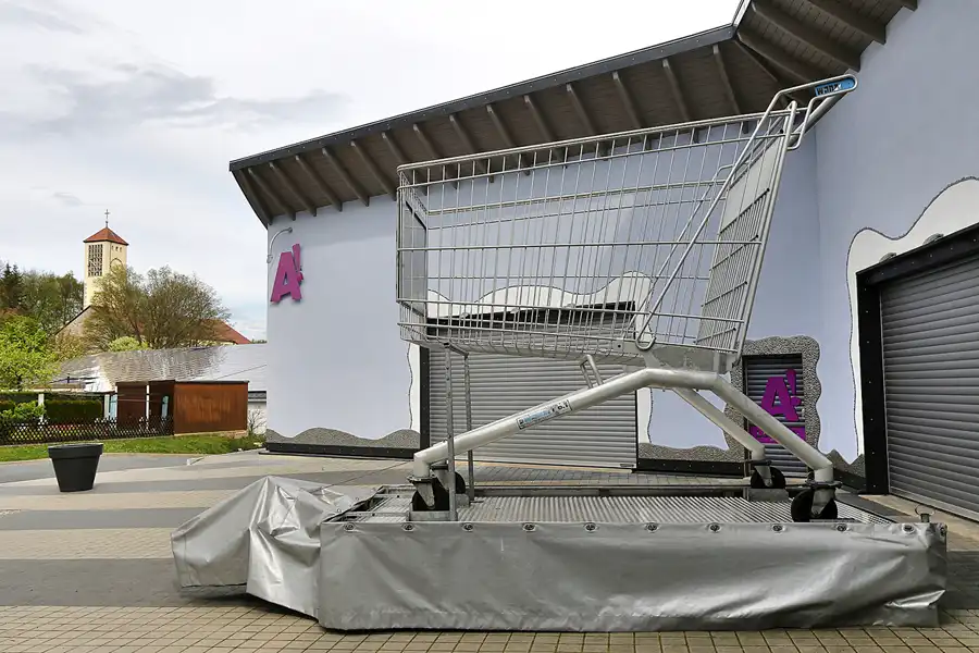 070 | 2017 | Selb | Grösster Einkaufswagen der Welt | © carsten riede fotografie