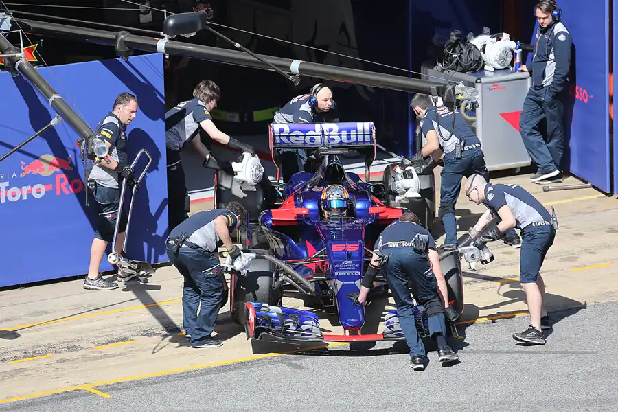 330 | 2017 | Barcelona | Toro Rosso-Renault STR12 | Carlos Sainz Jr. | © carsten riede fotografie