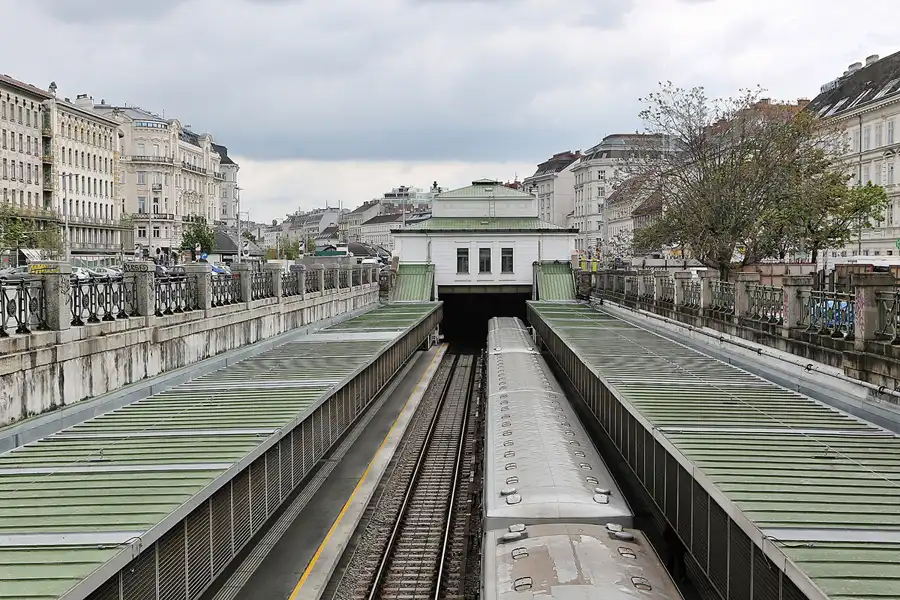 249 | 2017 | Wien | U-Bahn | © carsten riede fotografie