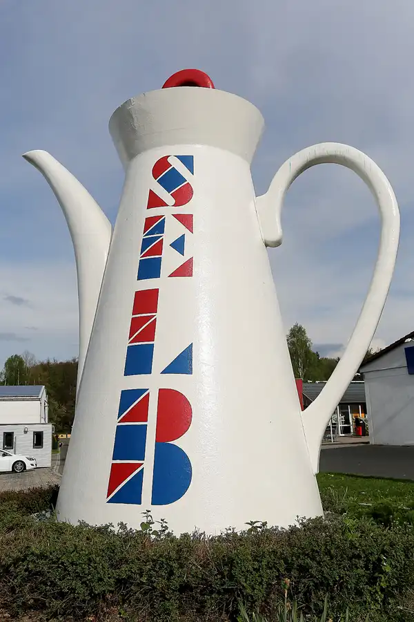 095 | 2017 | Selb | Die grösste Porzellan Kaffeekanne der Welt | © carsten riede fotografie