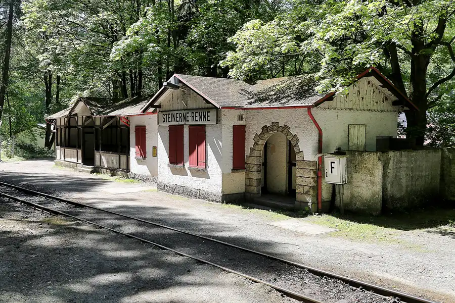 090 | 2017 | Steinerne Renne | Bahnhof | © carsten riede fotografie