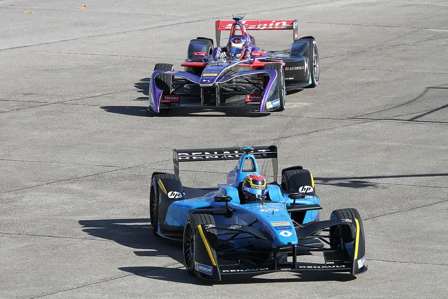 084 | 2017 | Berlin | Renault Z.E.16 | Renault e.Dams | Sebastien Buemi + Virgin DSV-02 | DS Virgin Racing | Jose Maria Lopez | © carsten riede fotografie