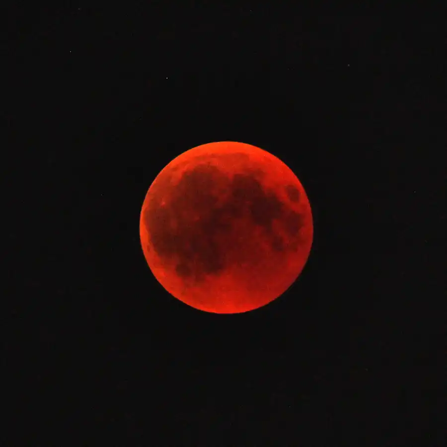 033 | 2018 | Berlin | Totale Mondfinsternis – 27.07.2017 – 22:36 Uhr | © carsten riede fotografie