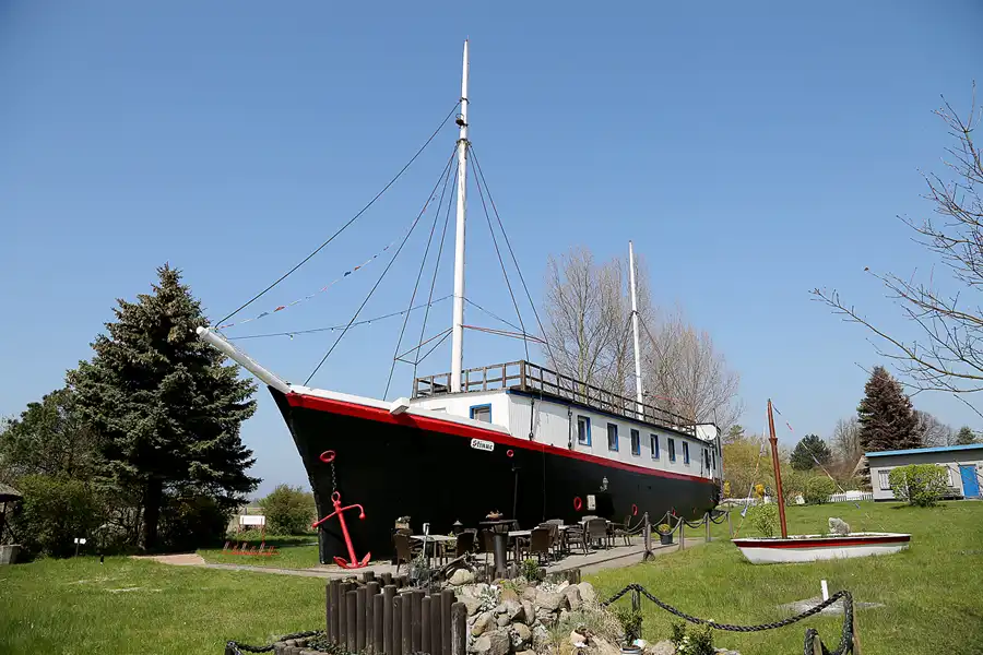 114 | 2018 | Wustrow | Hotelschiff Stinne | © carsten riede fotografie