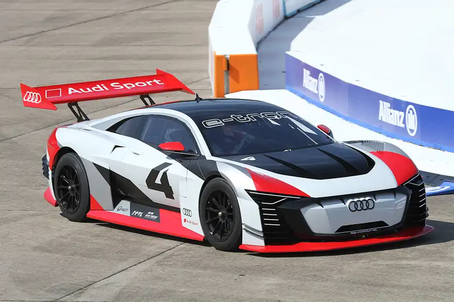 111 | 2018 | Berlin | Tempelhof Field – Audi e-tron | © carsten riede fotografie