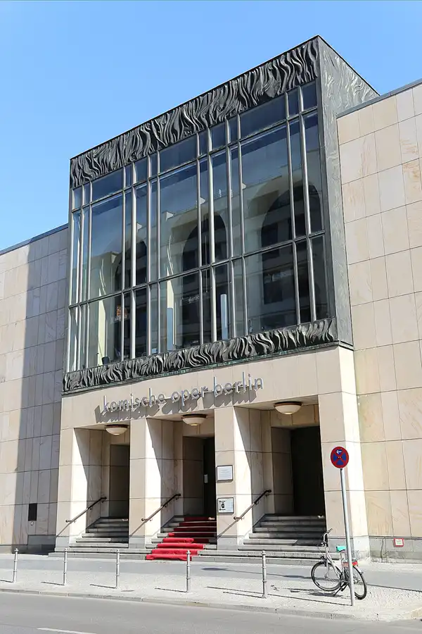 042 | 2018 | Berlin | Behrenstrasse | © carsten riede fotografie