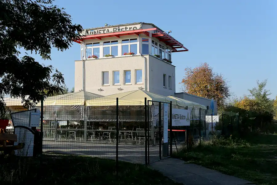 025 | 2018 | Störmthaler See | Vineta Bistro | © carsten riede fotografie