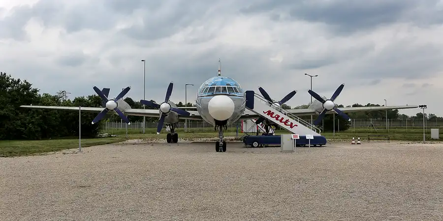 001 | 2019 | Budapest | Aeropark | © carsten riede fotografie