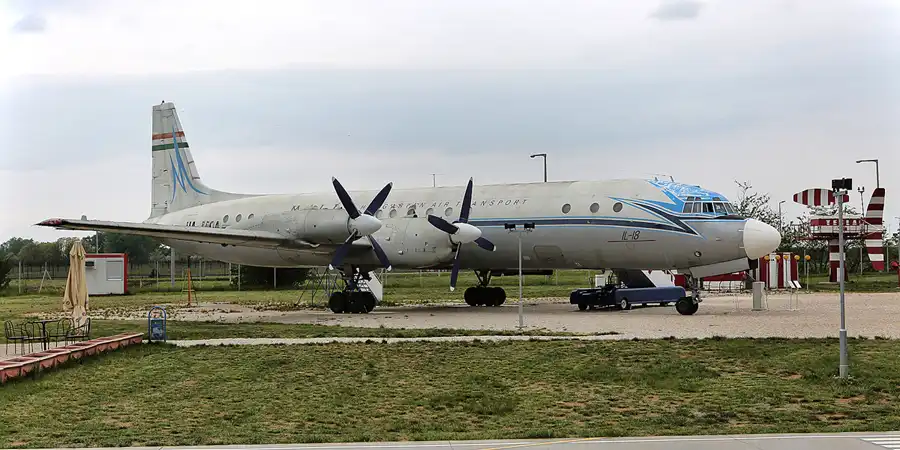002 | 2019 | Budapest | Aeropark | © carsten riede fotografie