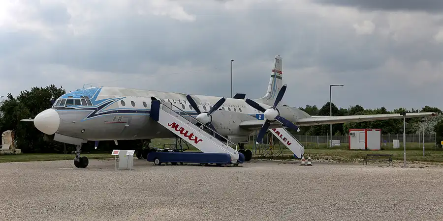 003 | 2019 | Budapest | Aeropark | © carsten riede fotografie