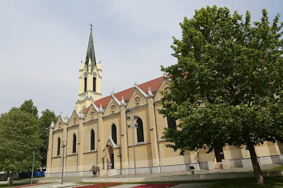 106 | 2019 | Budapest | Katholische Kirche – Egek Királynéja templom | © carsten riede fotografie