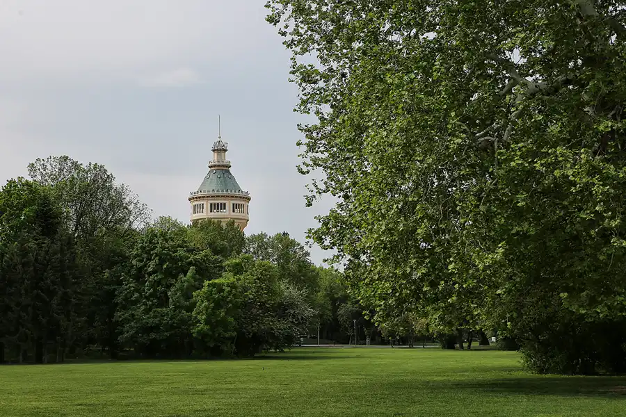126 | 2019 | Budapest | Margareteninsel – Margit-szigeti víztorony | © carsten riede fotografie