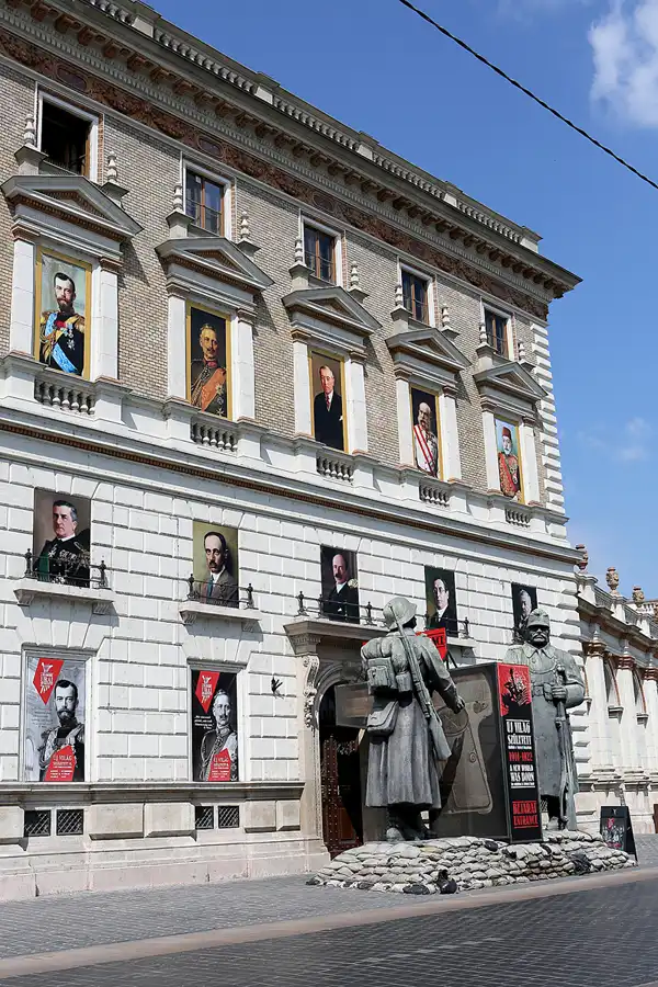 145 | 2019 | Budapest | Óriási honvédszobor másolatok | © carsten riede fotografie