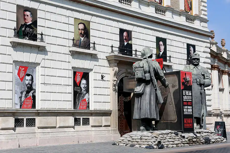 146 | 2019 | Budapest | Óriási honvédszobor másolatok | © carsten riede fotografie