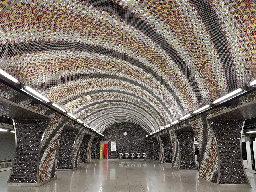 195 | 2019 | Budapest | Metro M4 – Szent Gellért tér Műegyetem | © carsten riede fotografie
