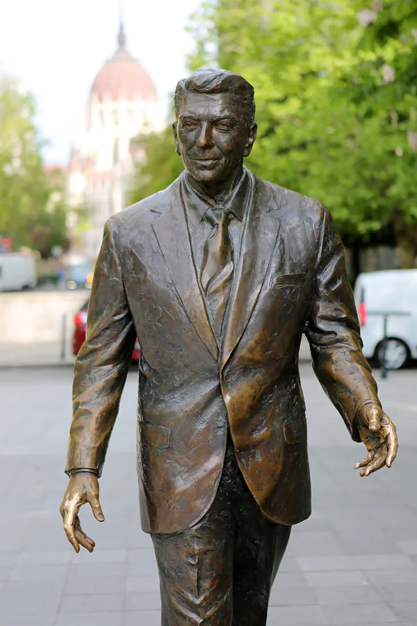 133 | 2019 | Budapest | Ronald Reagan Statue – Ronald Reagan szobor | © carsten riede fotografie