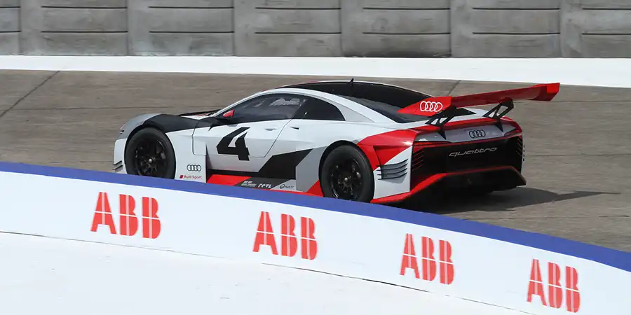 139 | 2019 | Berlin | Tempelhof Field | Audi E-Tron | © carsten riede fotografie