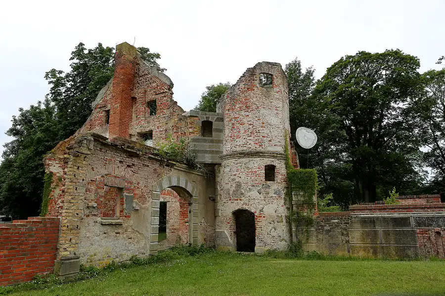 082 | 2019 | Pansevitz | Schlossruine Pansevitz | © carsten riede fotografie