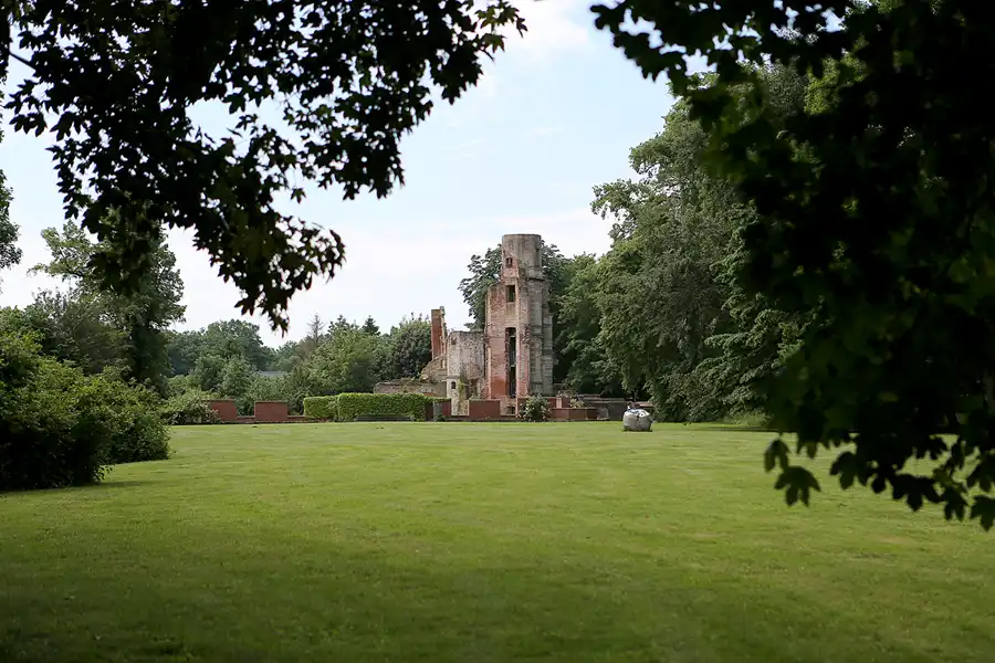 085 | 2019 | Pansevitz | Schlossruine Pansevitz | © carsten riede fotografie