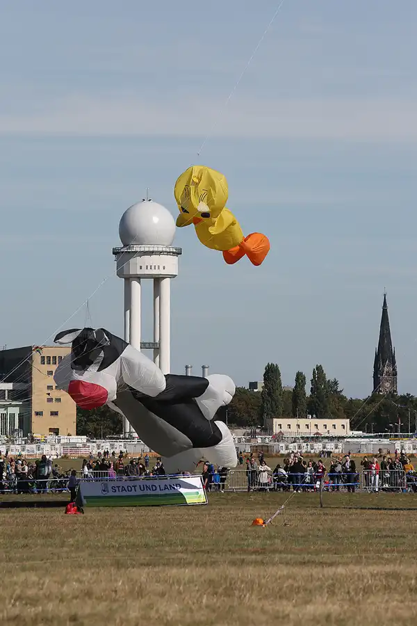 020 | 2019 | Berlin | Festival der Riesendrachen | © carsten riede fotografie