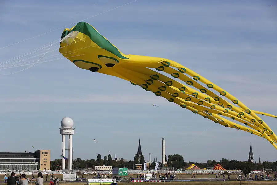 022 | 2019 | Berlin | Festival der Riesendrachen | © carsten riede fotografie