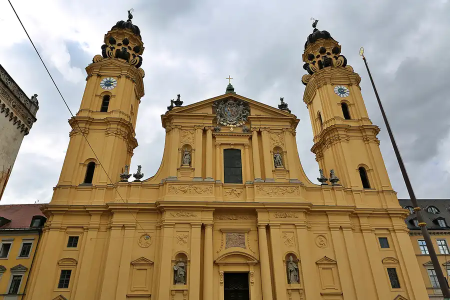 044 | 2019 | München | Theatinerkirche | © carsten riede fotografie
