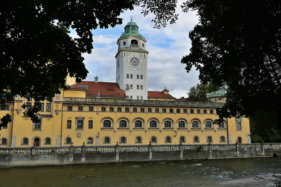 068 | 2019 | München | Volksbad | © carsten riede fotografie