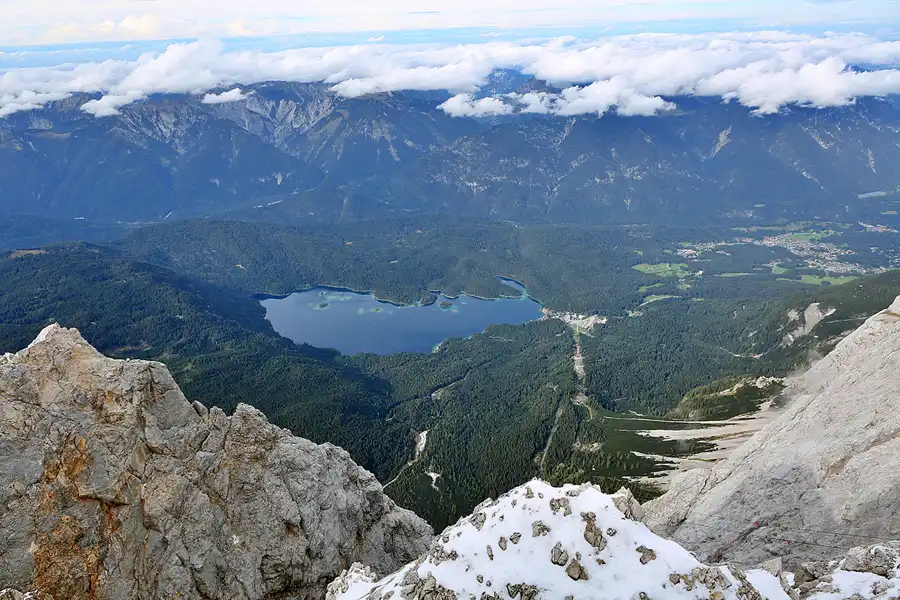 019 | 2019 | Blick von der Zugspitze auf den Eibsee | © carsten riede fotografie