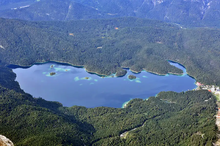 020 | 2019 | Blick von der Zugspitze auf den Eibsee | © carsten riede fotografie
