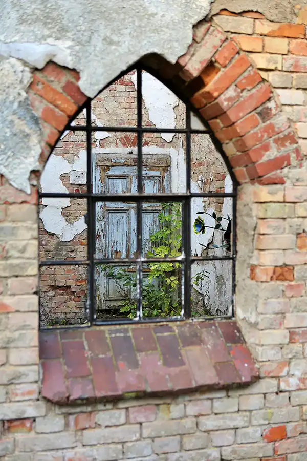 005 | 2019 | Strelitz-Alt | Mecklenburg-Strelitzsche Landesirrenanstalt Domjüch – artbase 2019 | © carsten riede fotografie