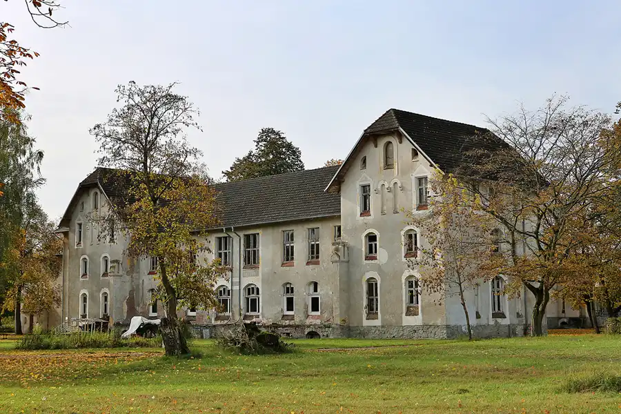 019 | 2019 | Strelitz-Alt | Mecklenburg-Strelitzsche Landesirrenanstalt Domjüch – artbase 2019 | © carsten riede fotografie