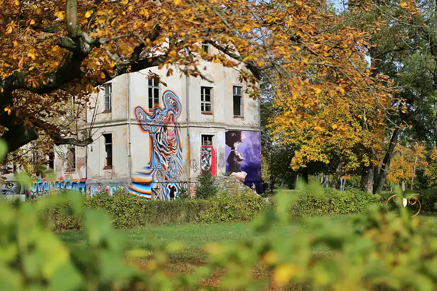 046 | 2019 | Strelitz-Alt | Mecklenburg-Strelitzsche Landesirrenanstalt Domjüch – artbase 2019 | © carsten riede fotografie