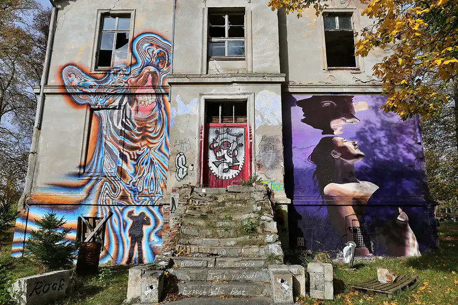 047 | 2019 | Strelitz-Alt | Mecklenburg-Strelitzsche Landesirrenanstalt Domjüch – artbase 2019 | © carsten riede fotografie