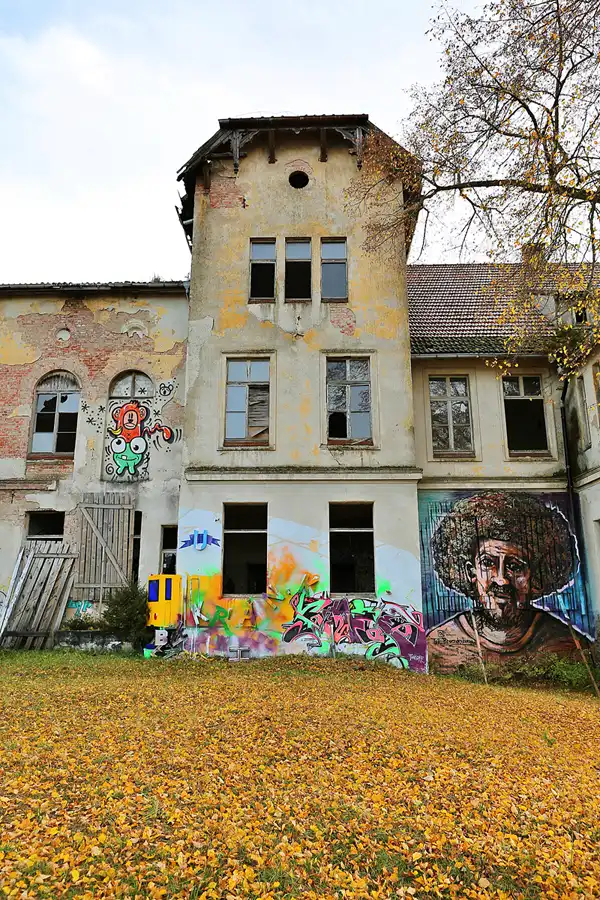 053 | 2019 | Strelitz-Alt | Mecklenburg-Strelitzsche Landesirrenanstalt Domjüch – artbase 2019 | © carsten riede fotografie