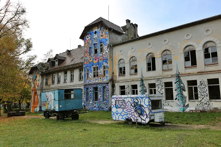 064 | 2019 | Strelitz-Alt | Mecklenburg-Strelitzsche Landesirrenanstalt Domjüch – artbase 2019 | © carsten riede fotografie