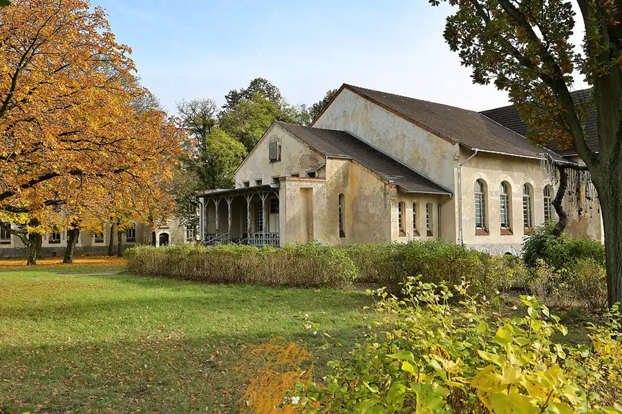 173 | 2019 | Strelitz-Alt | Mecklenburg-Strelitzsche Landesirrenanstalt Domjüch – artbase 2019 | © carsten riede fotografie