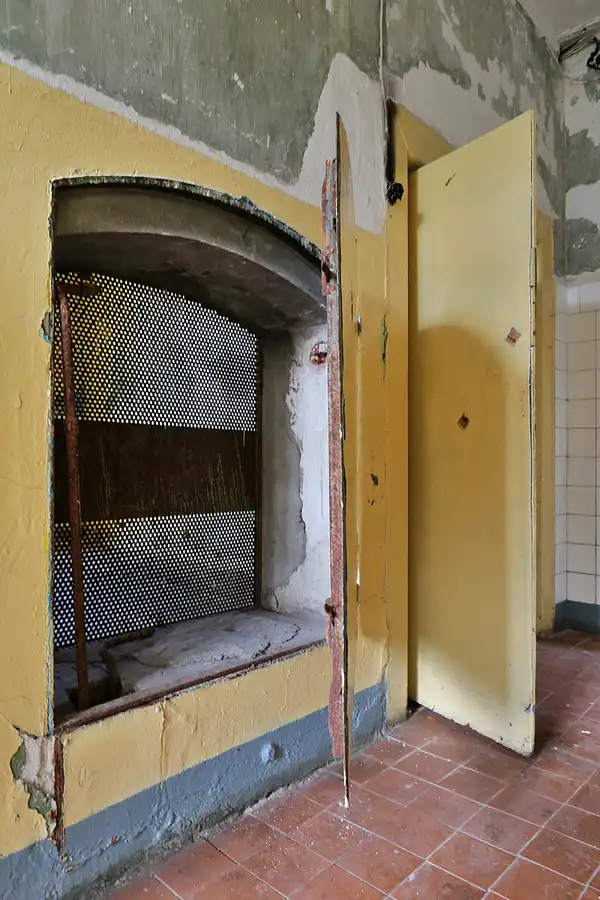 191 | 2019 | Strelitz-Alt | Mecklenburg-Strelitzsche Landesirrenanstalt Domjüch – artbase 2019 | © carsten riede fotografie