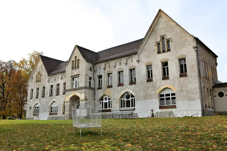 200 | 2019 | Strelitz-Alt | Mecklenburg-Strelitzsche Landesirrenanstalt Domjüch – artbase 2019 | © carsten riede fotografie