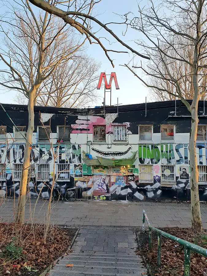 001 | 2020 | Berlin | Storkower Strasse | © carsten riede fotografie