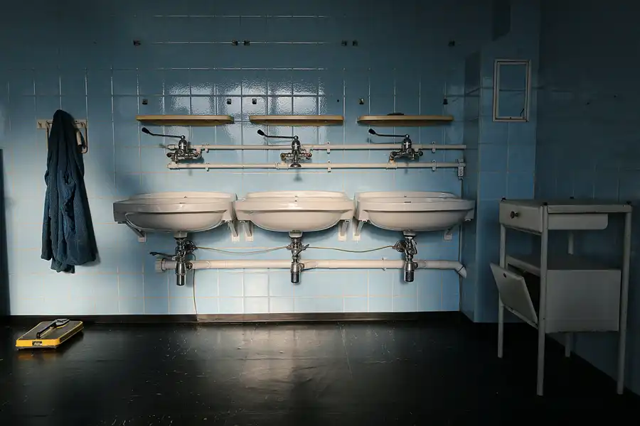 085 | 2020 | Berlin | Das Haftkrankenhaus in der Untersuchungshaftanstalt des Ministeriums für Staatssicherheit der DDR (MfS) Hohenschönhausen | © carsten riede fotografie