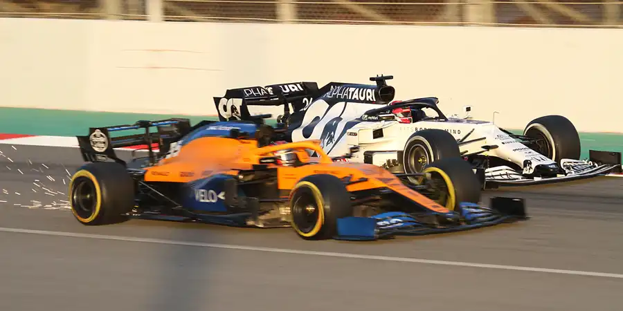 305 | 2020 | Barcelona | McLaren-Renault MCL35 | Carlos Sainz jr. + AlphaTauri-Honda AT01 | Daniil Kvyat | © carsten riede fotografie